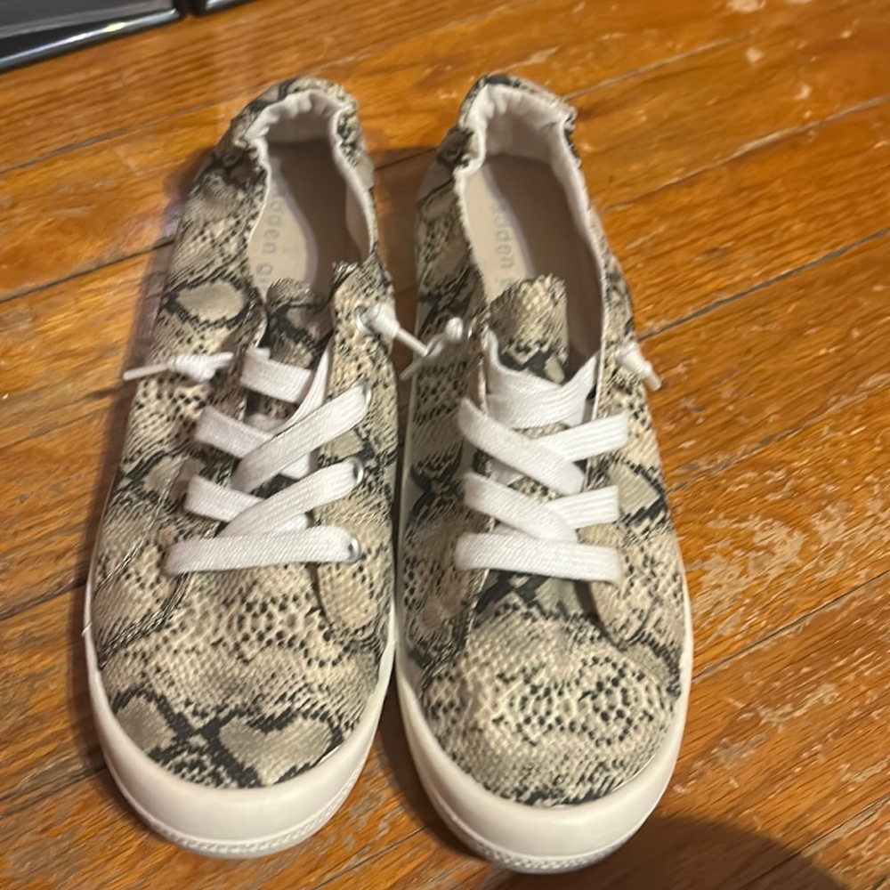 Women’s, 8.5, madden girl, snake print shoes